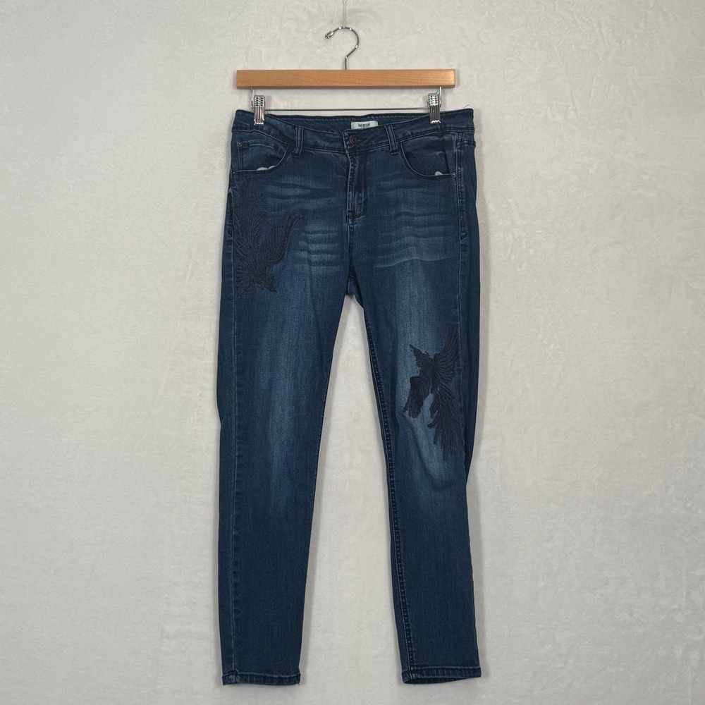Kensie Dark Wash Embroidered Bird Skinny Jeans 29x28